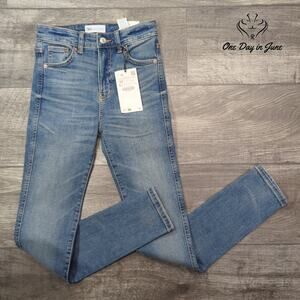 Zara Mid Rise Ankle Length Jeans Size 0